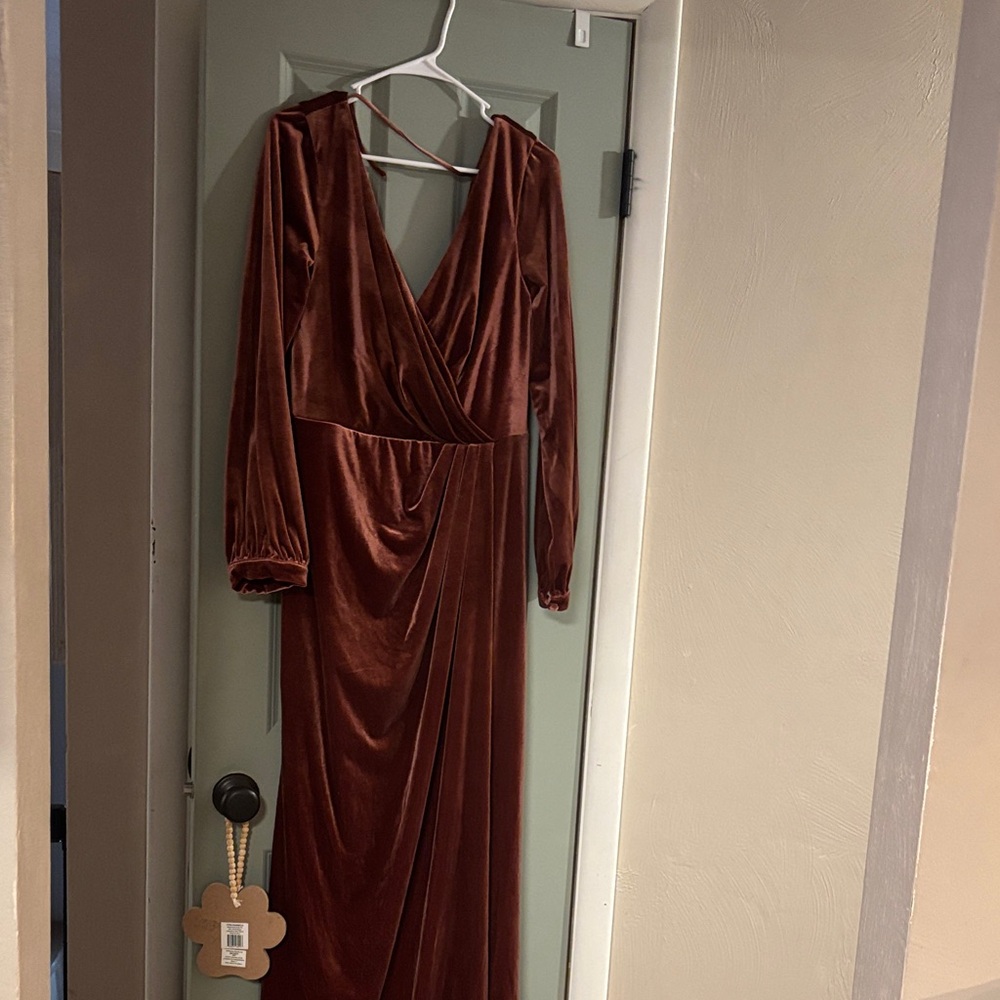 Revelry Vera Velvet Dress - Picture 2 of 5